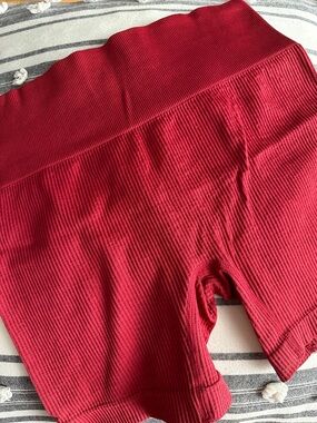 High-Waist Ribbed Bike Shorts - Deep Red